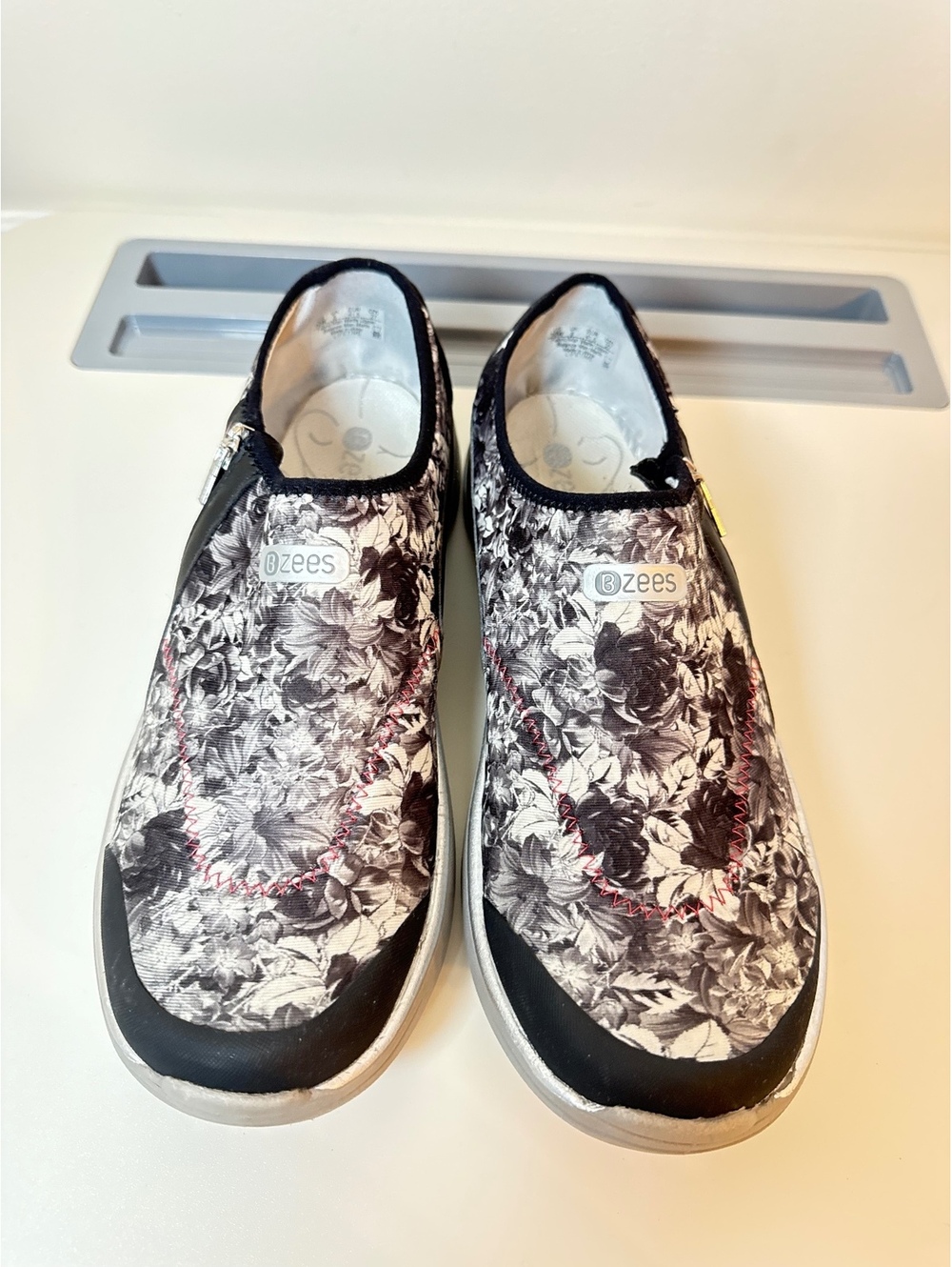 Bzees Women's Floral Slip-On Shoes Size 10W